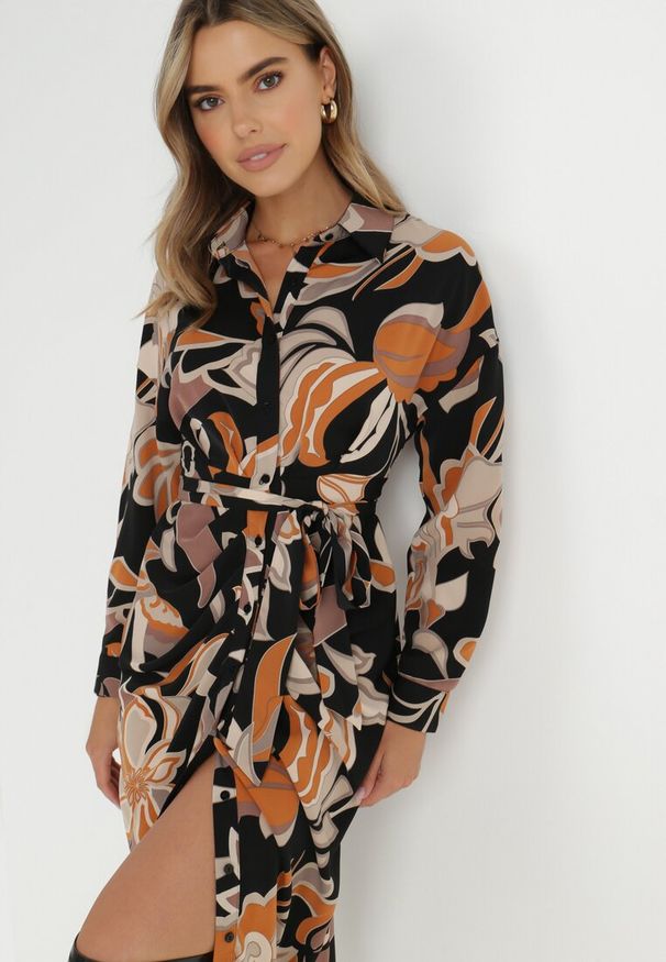 Born2be - Czarna Sukienka Koszulowa Amathedeia. Okazja: na spacer. Kolor: czarny. Materiał: materiał. Długość rękawa: długi rękaw. Wzór: kwiaty, aplikacja. Sezon: lato. Typ sukienki: koszulowe. Długość: midi