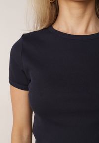 Born2be - Granatowy Dopasowany T-shirt z Prążkowanej Tkaniny z Bawełny Acalenos. Okazja: na co dzień. Kolor: niebieski. Materiał: prążkowany, bawełna, tkanina. Sezon: lato. Styl: casual, klasyczny, elegancki #5