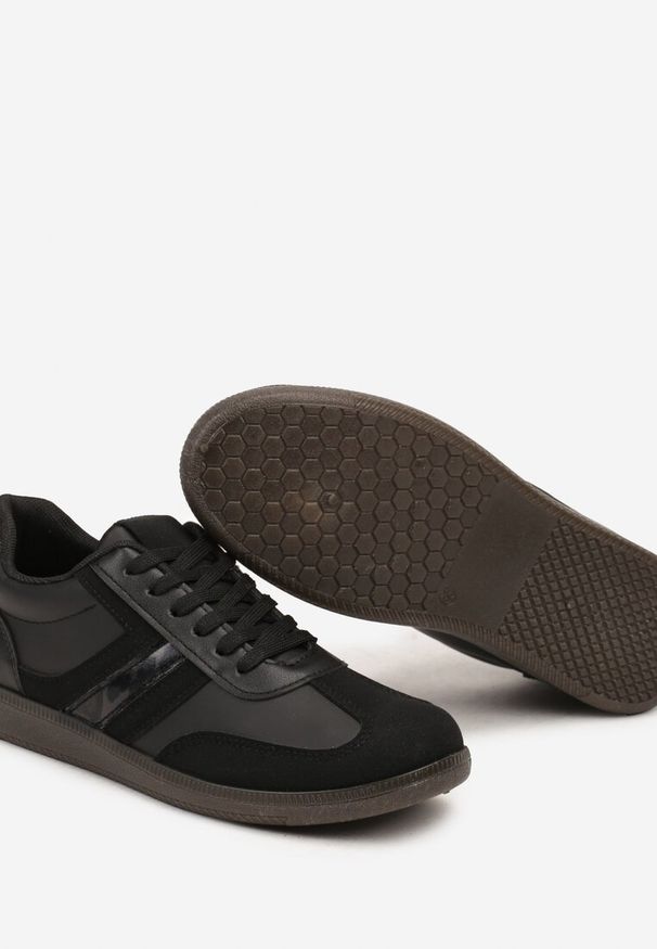 Renee - Czarne Casualowe Sneakersy z Geometrycznymi Wzorami i Kontrastowymi Przeszyciami Riandrea. Okazja: na co dzień. Nosek buta: okrągły. Zapięcie: sznurówki. Kolor: czarny. Wzór: geometria. Materiał: materiał, jeans. Obcas: na obcasie, na płaskiej podeszwie. Wysokość obcasa: niski. Sport: turystyka piesza
