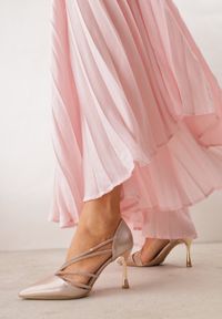 Born2be - Szampańskie Eleganckie Szpilki VICES Zdobione Paskami z Cyrkoniami Thalasura. Okazja: na wesele, na ślub cywilny. Zapięcie: pasek. Kolor: złoty. Wzór: aplikacja. Obcas: na szpilce. Styl: elegancki #4