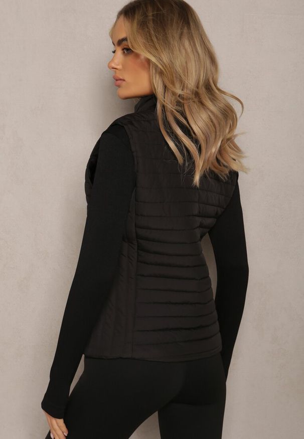 Renee - Czarna Kamizelka Bezrękawnik z Klasycznym Pikowaniem Catilla. Okazja: na co dzień. Kolor: czarny. Długość rękawa: bez rękawów. Styl: klasyczny