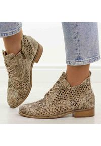 POTOCKI - Złote wąż ażurowe botki damskie Potocki 12091. Okazja: na spacer. Kolor: złoty. Szerokość cholewki: normalna. Wzór: ażurowy. Materiał: skóra. Sezon: wiosna, jesień, lato. Obcas: na obcasie. Styl: klasyczny. Wysokość obcasa: niski #1