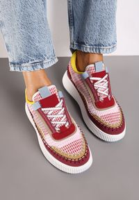 Renee - Bordowe Sneakersy na Platformie Wykończone Przeszyciami Terionna. Okazja: na co dzień. Kolor: czerwony. Materiał: jeans. Obcas: na platformie #3