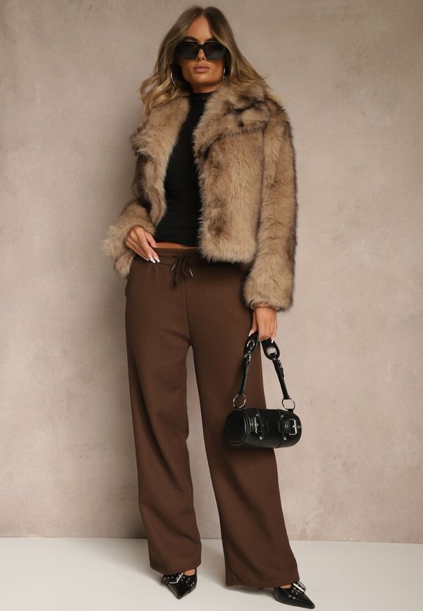 Renee - Beżowa Kurtka Futerko z Ozdobnym Kołnierzem Fitene. Okazja: na co dzień. Kolor: beżowy. Materiał: futro. Styl: klasyczny, casual, elegancki
