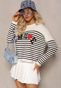 Renee - Beżowo-Czarny Sweter z Napisem Smile i Wzorem w Paski Suwaia. Kolor: beżowy. Długość rękawa: długi rękaw. Długość: długie. Wzór: napisy, paski. Styl: klasyczny