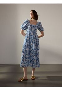 Reserved - Sukienka midi - niebieski. Kolor: niebieski. Materiał: bawełna, tkanina, wiskoza. Styl: klasyczny. Długość: midi