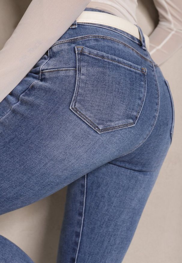 Renee - Jasnoniebieskie Jeansy z Bawełną Skinny Push Up Yastebia. Okazja: na co dzień. Stan: podwyższony. Kolor: niebieski. Wzór: aplikacja. Styl: elegancki, casual
