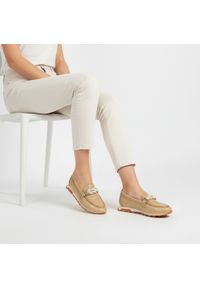 Półbuty damskie Hispanitas, ze skóry naturalnej wsuwany krój metalowa ozdoba na podbiciu, beżowe, HV264662 Bolero-V26 Desert. Okazja: na co dzień. Kolor: beżowy. Materiał: skóra. Szerokość cholewki: normalna. Wzór: aplikacja. Styl: casual, elegancki #6