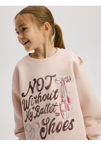 Reserved - Bluza z napisem - pastelowy róż. Kolor: różowy. Materiał: bawełna. Wzór: napisy