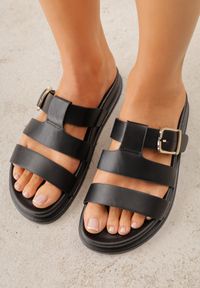 Born2be - Czarne Klapki na Płaskiej Podeszwie z Paskiem z Klamerką Ylindra. Nosek buta: otwarty. Kolor: czarny. Materiał: guma, skóra. Wzór: aplikacja. Sezon: lato. Obcas: na płaskiej podeszwie. Wysokość obcasa: niski #3