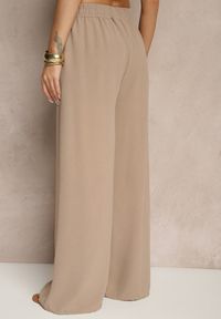 Renee - Beżowe Spodnie z Bawełną o Szerokim Kroju High Waist Ozdobione Guzikami Morritia. Okazja: na co dzień. Stan: podwyższony. Kolor: beżowy. Materiał: bawełna. Wzór: aplikacja. Styl: elegancki, casual