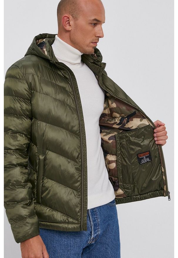 Guess - Kurtka. Okazja: na co dzień. Kolor: zielony. Materiał: włókno, puch. Styl: casual
