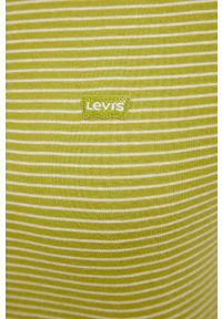 Levi's® - Levi's t-shirt bawełniany kolor zielony. Okazja: na co dzień, na spotkanie biznesowe. Kolor: zielony. Materiał: bawełna. Długość rękawa: krótki rękaw. Długość: krótkie. Styl: biznesowy, casual