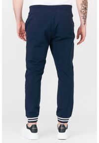 Guess - GUESS Granatowe męskie spodnie dresowe. Kolor: niebieski. Materiał: bawełna. Wzór: aplikacja #4