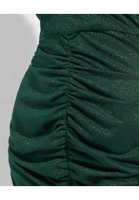 THECADESS - Zielona sukienka z brokatem Alicante. Typ kołnierza: dekolt w kształcie V. Kolor: zielony. Materiał: tkanina. Typ sukienki: dopasowane #4