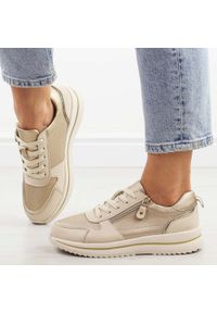 Złote skórzane sneakersy damskie Sergio Leone Sp116. Okazja: na spacer, na co dzień. Nosek buta: okrągły. Kolor: złoty, beżowy. Materiał: skóra. Sezon: wiosna, lato. Styl: casual, elegancki, klasyczny #1