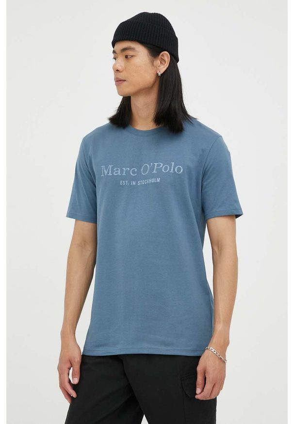 Marc O'Polo t-shirt bawełniany kolor granatowy z nadrukiem. Typ kołnierza: polo. Kolor: niebieski. Materiał: bawełna. Wzór: nadruk