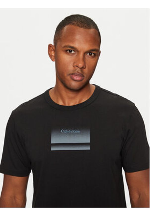 Calvin Klein T-Shirt K10K113803 Czarny Regular Fit. Kolor: czarny. Materiał: bawełna