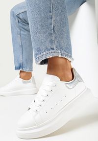Born2be - Biało-Szare Sneakersy Sondos. Nosek buta: okrągły. Kolor: biały. Materiał: skóra ekologiczna. Szerokość cholewki: normalna. Obcas: na platformie #1