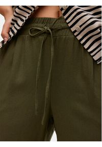 Vero Moda Spodnie materiałowe Jesmilo 10279691 Zielony Regular Fit. Kolor: zielony. Materiał: wiskoza, len #3