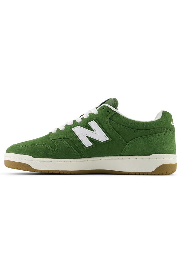 Buty męskie New Balance BB480PTG – zielone. Okazja: na co dzień. Kolor: zielony. Materiał: zamsz, syntetyk, materiał, dresówka. Szerokość cholewki: normalna. Obcas: na płaskiej podeszwie. Sport: fitness, turystyka piesza