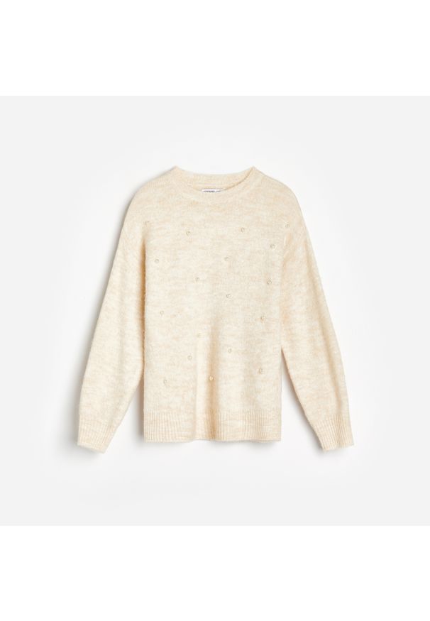 Reserved - Sweter z perełkami - Kremowy. Kolor: kremowy
