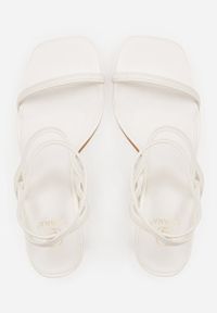 Born2be - Białe Sandały na Szpilce z Elastycznymi Paskami i Kwadratowym Noskiem Sarorin. Okazja: na wesele, na co dzień, na ślub cywilny. Zapięcie: pasek. Kolor: biały. Wzór: paski. Obcas: na szpilce. Styl: casual, elegancki. Wysokość obcasa: średni #5