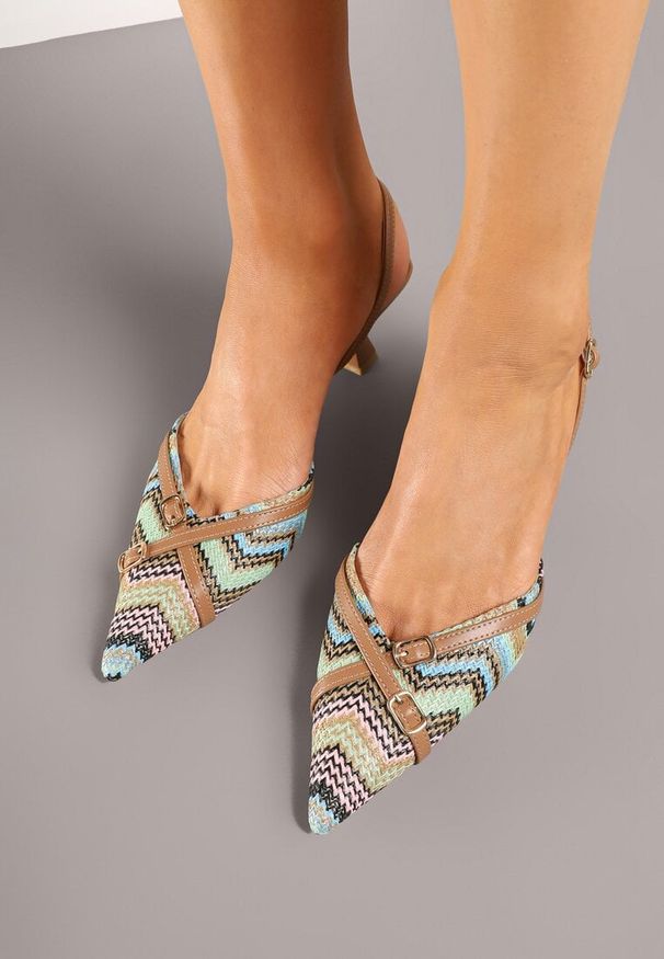 Born2be - Brązowe Sandały Slingback na Obcasie Typu Kaczuszka Zdobione Klamrami Adivilo. Okazja: na co dzień. Zapięcie: klamry. Kolor: brązowy. Wzór: aplikacja. Obcas: na obcasie. Styl: wizytowy, klasyczny, elegancki, casual. Wysokość obcasa: średni