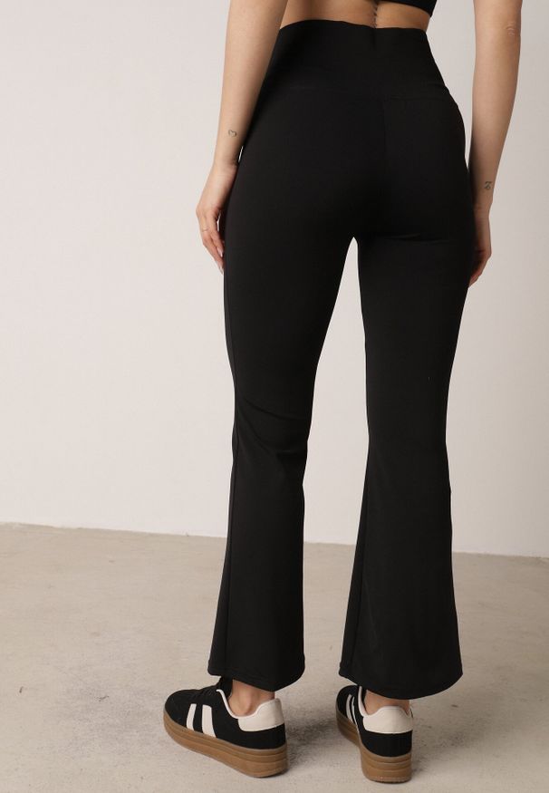 Born2be - Czarne Legginsy Dzwony z Kopertowym Wysokim Stanem Azinuna. Okazja: na co dzień. Stan: podwyższony. Kolor: czarny. Materiał: materiał. Styl: sportowy, casual