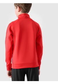 4f - Bluza dresowa rozpinana bez kaptura chłopięca - czerwona. Typ kołnierza: bez kaptura. Kolor: czerwony. Materiał: dresówka. Długość rękawa: raglanowy rękaw. Wzór: gładki, jednolity, ze splotem. Styl: sportowy #2