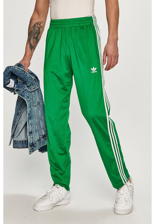 adidas Originals - Spodnie. Kolor: zielony. Materiał: dzianina. Wzór: aplikacja