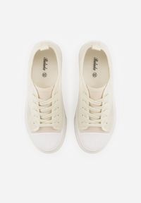 Born2be - Beżowe Trampki na Grubej Podeszwie z Plecioną Cholewką Nalivera. Okazja: na co dzień. Kolor: beżowy. Materiał: skóra, jeans. Szerokość cholewki: normalna. Styl: casual, rockowy #5