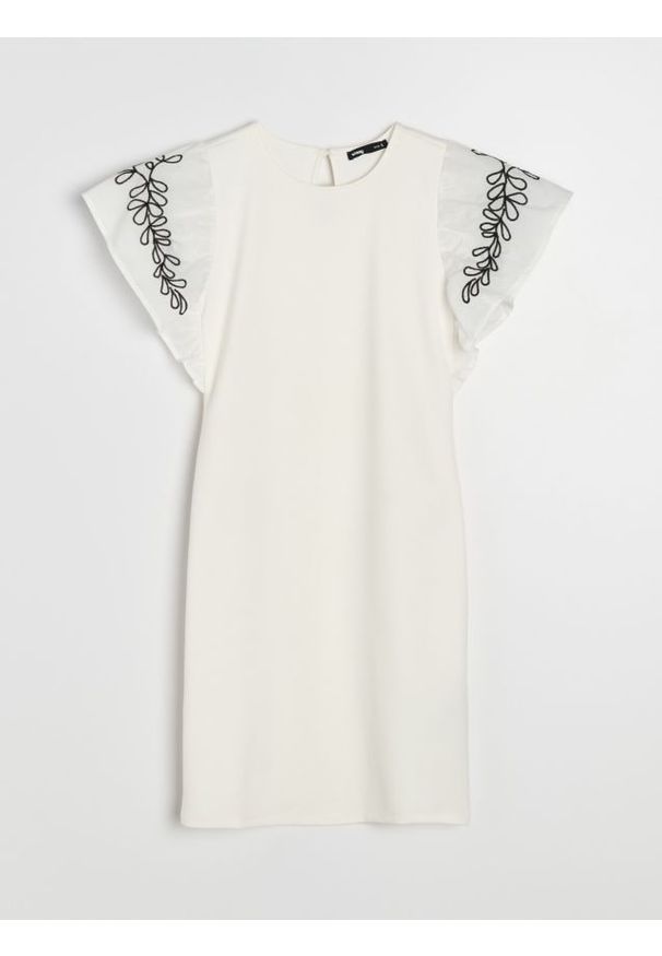 Sinsay - Sukienka mini z łączonych materiałów z haftem na rękawie - kremowy. Kolor: kremowy. Materiał: materiał. Wzór: haft. Długość: mini