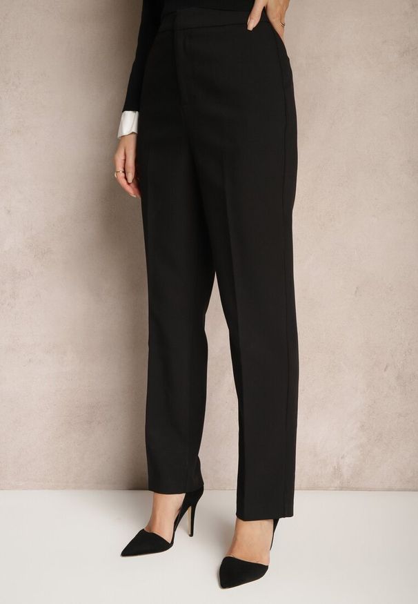 Renee - Czarne Garniturowe Spodnie Cygaretki z Wiskozą High Waist Tialys. Okazja: na co dzień, na spotkanie biznesowe. Stan: podwyższony. Kolor: czarny. Materiał: wiskoza. Styl: biznesowy, klasyczny, casual