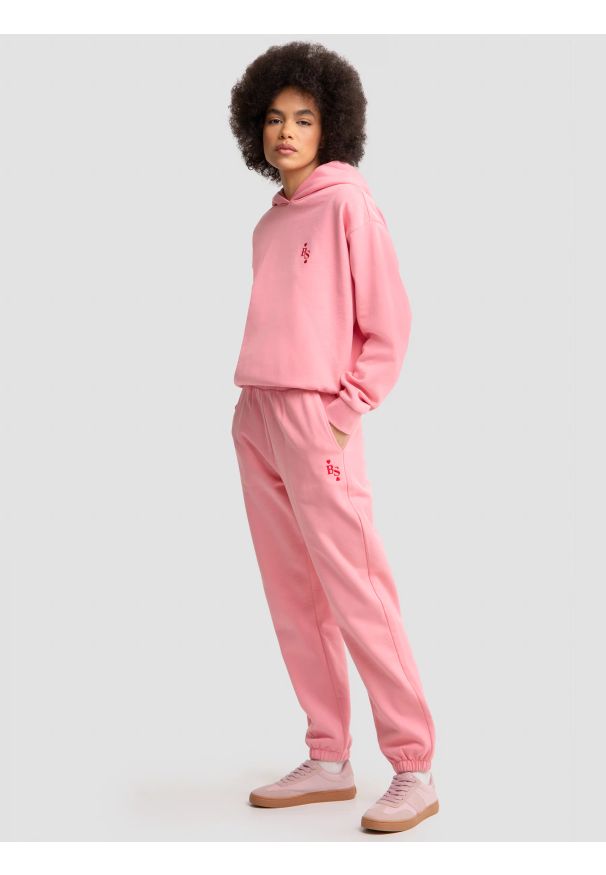 Big-Star - Spodnie damskie dresowe różowe Frejap 600. Okazja: do domu. Kolor: różowy. Materiał: dresówka. Wzór: haft. Typ sukienki: proste