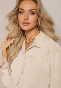 Renee - Beżowa Koszula Ozdobiona Marszczeniem i Bufiastymi Rękawami Tinao. Kolor: beżowy. Wzór: aplikacja. Styl: elegancki #3