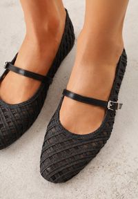 Renee - Czarne Balerinki z Ażurowym Wzorem i Paskiem Astethera. Okazja: na co dzień. Zapięcie: pasek. Kolor: czarny. Materiał: jeans. Wzór: ażurowy. Styl: casual, elegancki #7