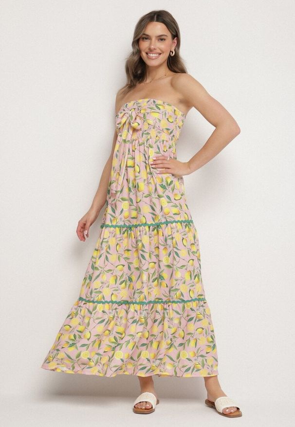 Born2be - Różowa Sukienka w Cytryny z Kokardą Galadessa. Okazja: na co dzień, na randkę. Typ kołnierza: kokarda. Kolor: różowy. Sezon: lato. Styl: elegancki, casual