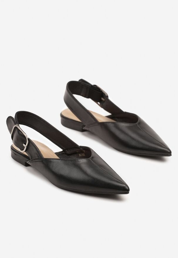Renee - Czarne Sandały Typu Slingback Ozdobione Klamrą Banelias. Okazja: na co dzień. Zapięcie: klamry. Kolor: czarny. Materiał: jeans. Wzór: aplikacja. Sezon: wiosna, lato. Styl: casual, klasyczny, wizytowy