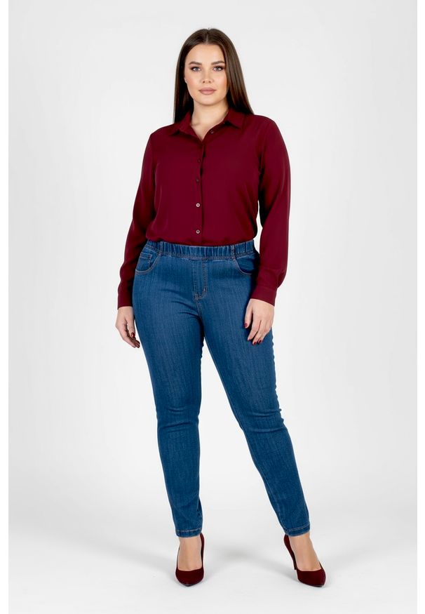 Moda Size Plus Iwanek - Eleganckie granatowe spodnie Jeangaliny01 o kroju slim fit PLUS SIZE XXL OVERSIZE JESIEŃ. Okazja: do pracy, na co dzień. Kolekcja: plus size. Kolor: niebieski. Materiał: poliester, tkanina, bawełna, elastan, denim. Sezon: jesień. Styl: elegancki