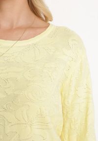 Born2be - Żółty Sweter z Tłoczonym Wzorem w Ornamentalnym Stylu Mariot. Okazja: na co dzień. Kolor: żółty. Styl: casual #5