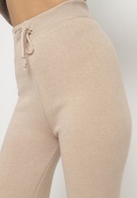 Born2be - Beżowe Ocieplane Spodnie Dzianinowe o Szerokim Kroju Miorea. Okazja: na spacer. Kolor: beżowy. Materiał: dzianina #5