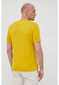 C.P. Company t-shirt bawełniany kolor złoty gładki. Kolor: żółty. Materiał: bawełna. Wzór: gładki