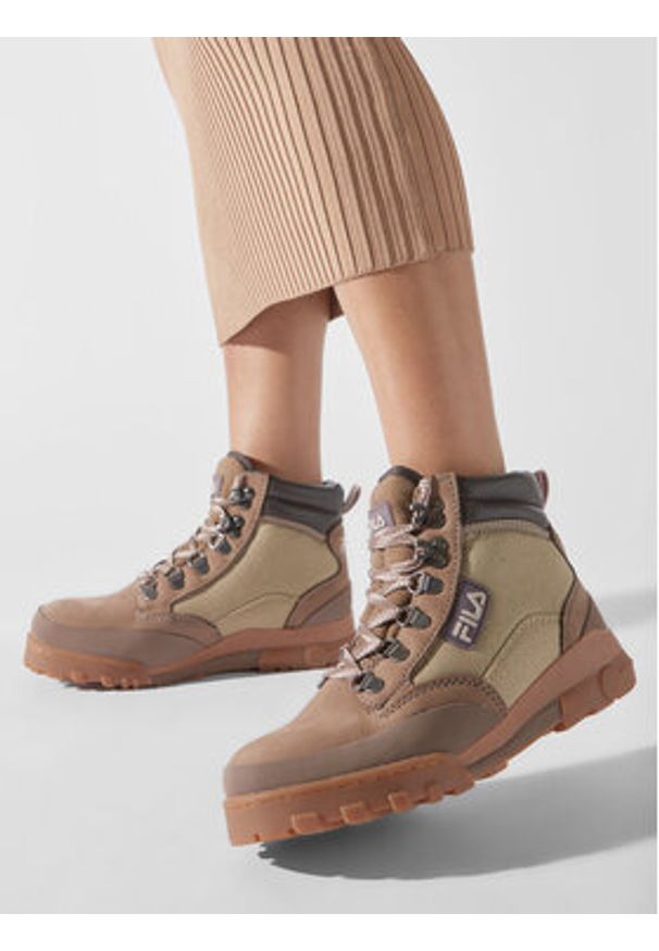Fila Trapery Grunge Ii Cvs Mid Wmn FFW0365.73075 Beżowy. Kolor: beżowy. Materiał: nubuk, skóra