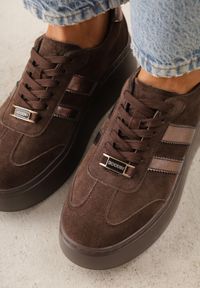 Renee - Brązowe Sneakersy na Platformie z Zamszu Naturalnego ze Skórzaną Wkładką Heizeiros. Okazja: na co dzień. Kolor: brązowy. Materiał: skóra, zamsz. Obcas: na platformie #6
