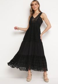 Born2be - Czarna Koronkowa Sukienka na Szerokich Ramiączkach z Falbanką Disella. Okazja: na spacer. Kolor: czarny. Materiał: koronka. Długość rękawa: na ramiączkach. Styl: elegancki #1
