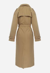 Born2be - Jasnobrązowy Długi Płaszcz Trencz Dwurzędowy z Paskiem w Talii Cadenite. Typ kołnierza: kolnierz wykładany. Kolor: brązowy. Długość: długie #6
