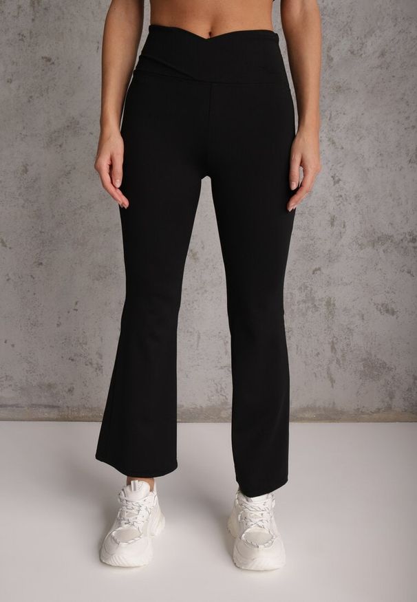 Renee - Czarne Kopertowe Legginsy Flare High Waist Azinore. Okazja: na co dzień. Stan: podwyższony. Kolor: czarny. Styl: casual