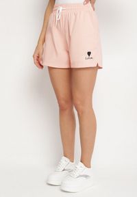 Born2be - Różowe Dresowe Szorty o Prostym Kroju z Wiązaniem i Kieszeniami Foladea. Okazja: na co dzień, na spacer. Kolor: różowy. Materiał: dresówka. Styl: klasyczny, casual