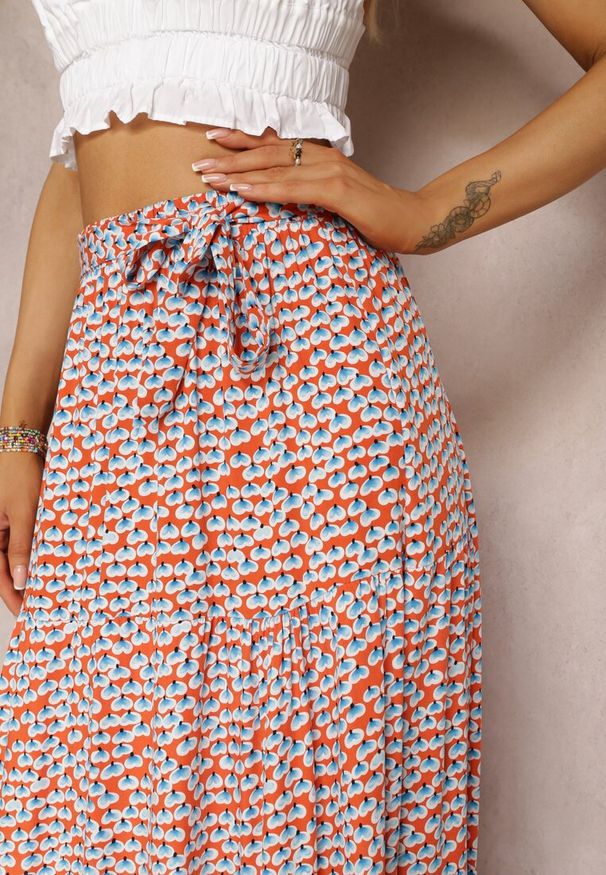 Renee - Czerwona Rozkloszowana Spódnica Maxi z Wiskozy z Gumką w Talii Tailana. Okazja: na co dzień. Kolor: czerwony. Materiał: wiskoza. Styl: casual